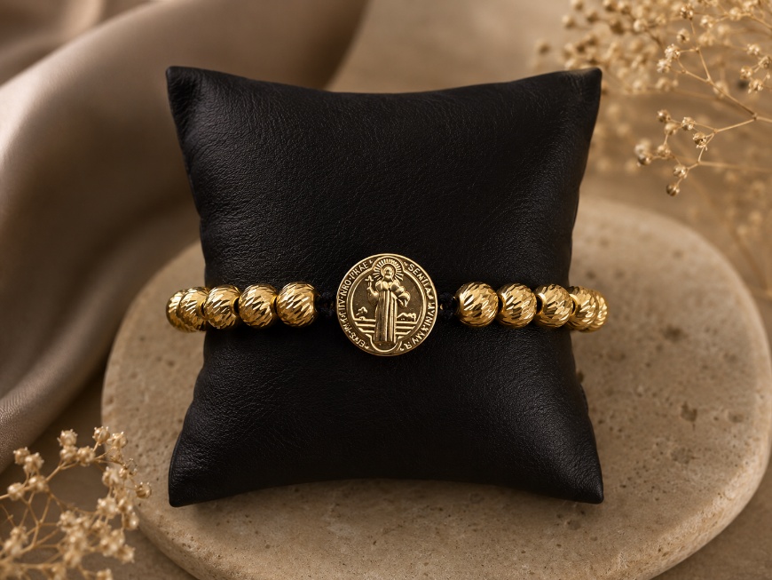 Devoción Radiante en Oro